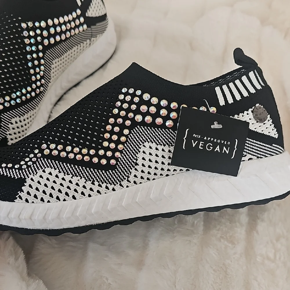 bernie mev. Black and White Vegan Sneakers